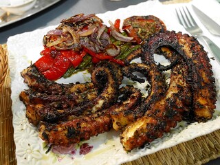 モロッコのエッサウィラのレストランのタコのグリル