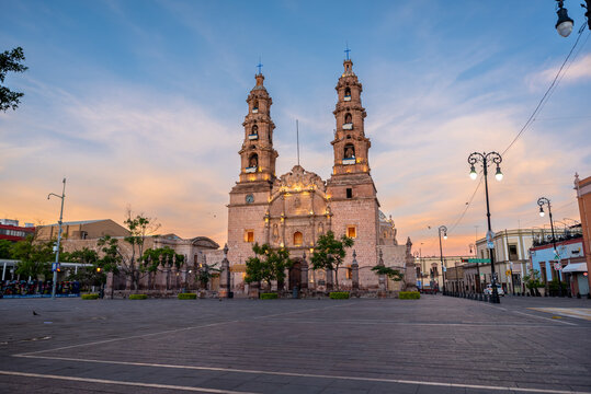 Catedral Bas&iacute;lica of Our Lady of the Assumption in Aguascalientes at Sunrise and Patria Plaza, Mexico.