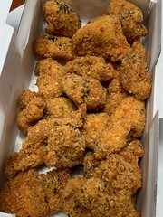 Crispy fried chicken with golden, crunchy skin and juicy, tender meat. A delicious and savory dish, perfect for any meal, served with dipping sauces or side dishes for extra flavor!