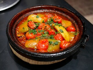 モロッコのエッサウィラのレストランのいわしのタジン