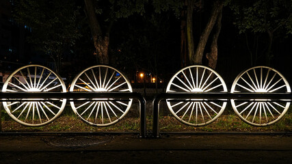 자전거 바퀴 모양 울타리 가로등