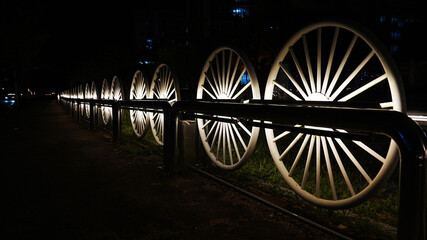 자전거바퀴 모양 울타리 조명
