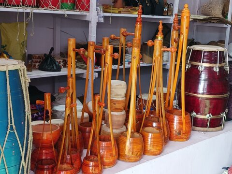 Ektara instruments in a stall.