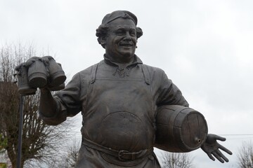 Sculpture of a Brewer with a barrel and a goose in the village of Zheleznodorozhny