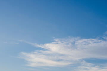 秋の空　早朝の青空と雲03