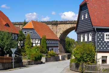 Obraz premium Obercunnersdorf, das historische Dorf der Umgebindehäuser in Sachsen (Lausitz). Deutsche Fachwerkstrasse