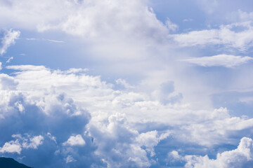 雨上がりの秋の空と印象的な雲01