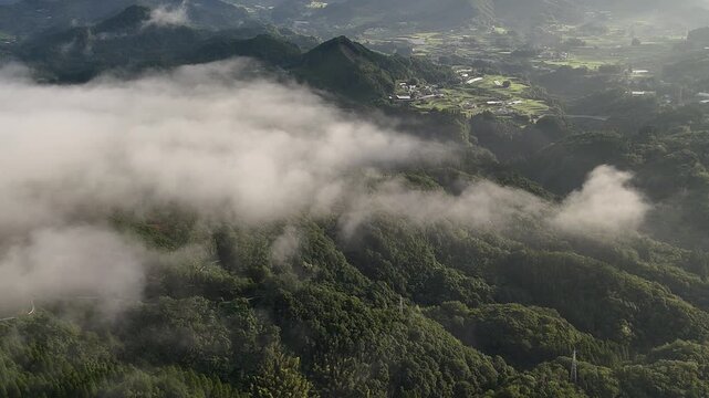 宮崎県 高千穂町の雲海と街並み