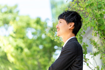 やる気に満ちた男性ビジネスマンの横顔