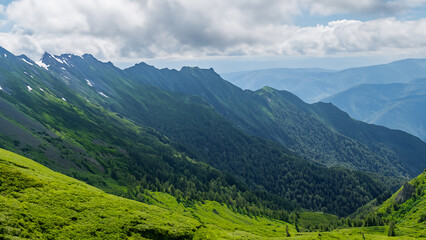 Naklejka premium Green Mountain Landscape