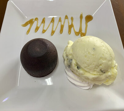 Petit Gateau and Ice Cream