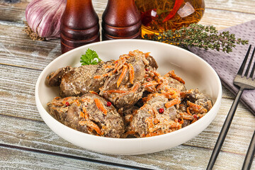 Chicken liver with cream and carrot