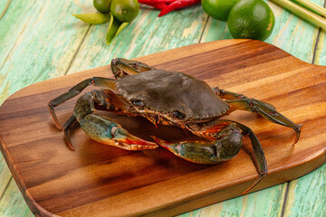 Raw wild crab for cooking