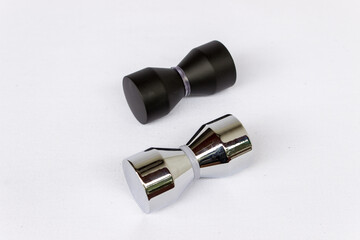 manija para la puerta, Aberturas, herrajes, picaportes de metal, lijas, discos 