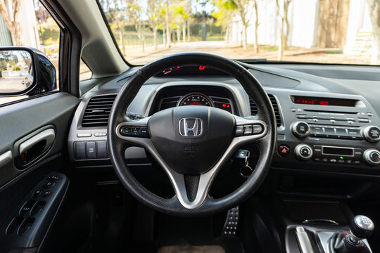 Honda Civic Si driver's point of view of the cockpit, Sport compact sedan interior

