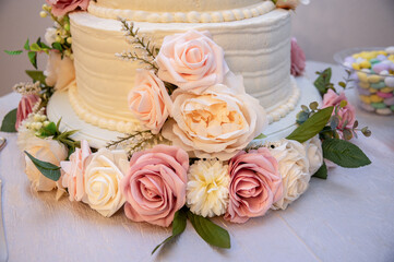 Wedding cake with flowers