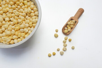 fresh chickpeas in white bowl and wooden scoop