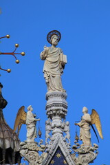 Obraz premium Facade sculptures of St Mark's Basilica in Venice, Italy