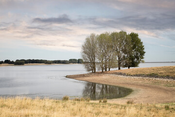 Long Hot Summer/An image showing the dry banks of Rutland Water during the long hot summer of 2025, shot at Rutland Water, Rutland, England, UK.