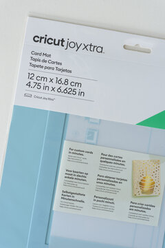 cricut joy xtra card mat set on blank paper