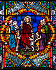 Stained glass (19th century) of Jesus welcomes and blesses little children.