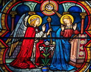 Fototapeta premium Stained glass (19th century) of Annunciation to the Blessed Virgin Mary by the Archangel Gabriel.