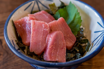 新鮮なまぐろ丼