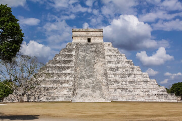 Templo de Kukulc&aacute;n, Zona Arqueol&oacute;gica de Chich&eacute;n Itz&aacute;, Yucat&aacute;n, M&eacute;xico.