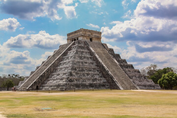 Templo de Kukulcán, Zona Arqueológica de Chichén Itzá, Yucatán, México.