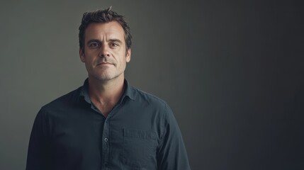 Obraz premium Confident Man in Casual Attire Against a Neutral Background