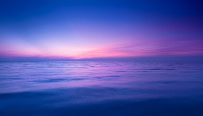 Obraz premium Gradient Purple Blue Sunrise Over Sea