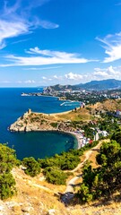 Obraz premium Coastal city view with sea and hills