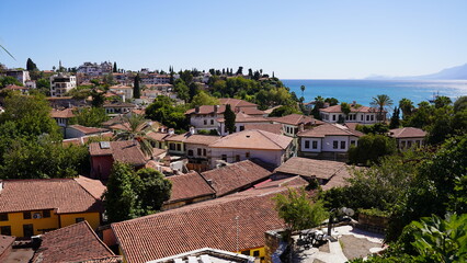 Widok na dachy domów w stylu osmańskim w Antalya, Turcja © Mateusz
