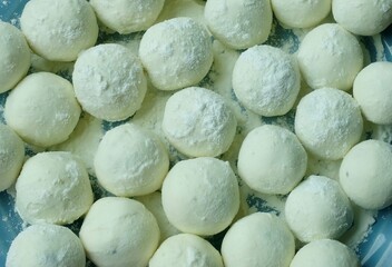 Raw glutinous rice balls filled with sweet black sesame paste. This traditional Chinese dessert is boiled and served in hot ginger soup, often enjoyed during important festivals.