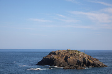 岩の小島 © TeTsumi