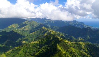 Obraz premium Lush mountain range panorama