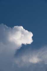 日本の夏の入道雲と青い空