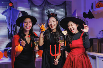 Obraz premium Young asian women celebrating halloween party in witch costumes