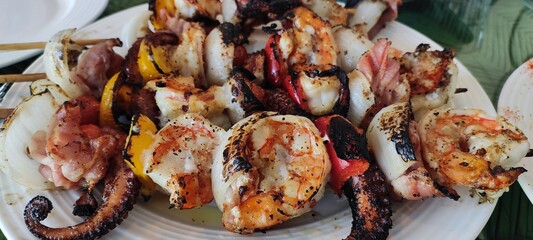 BROCHETAS DE MARISCOS CAMARON PULPO