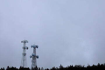 長野県横手山の鉄塔と曇り空