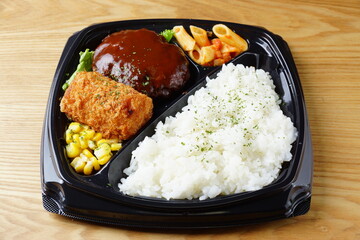 ハンバーグとクリームコロッケ弁当