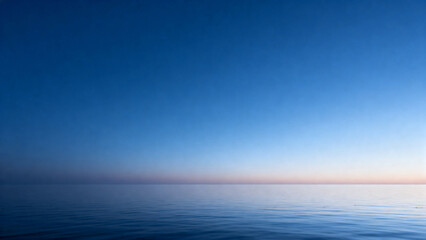 Obraz premium Calm ocean horizon under a clear blue sky at twilight