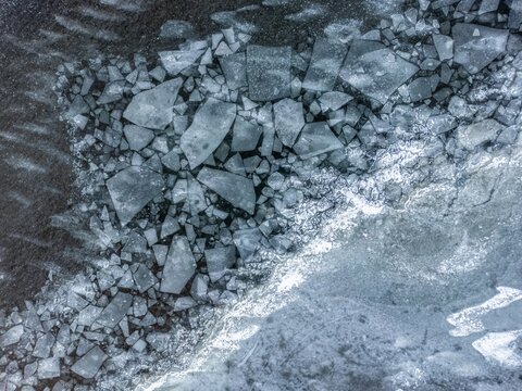 kra na jeziorze lub rzece widziana z g&oacute;ry