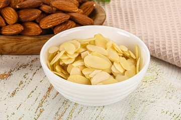 Sliced almond nut for culinary