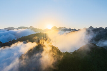 Fototapeta premium Sunrise and sea of ​​clouds at the first bend of the Hongshui River in Donglan County, Hechi City, Guangxi