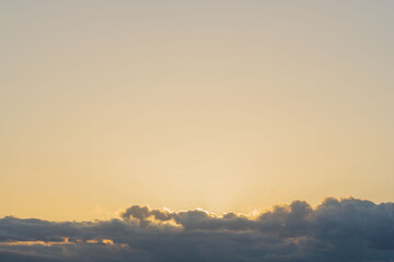 秋の空　朝焼けに染まる空と雲25