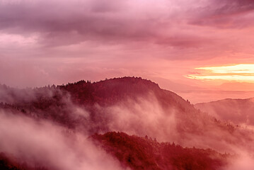 Obraz premium Misty mountain landscape
