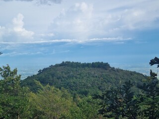 Fototapeta premium Serene Vista: A breathtaking vista unfolds, capturing the majesty of a vast landscape. The image invites viewers to lose themselves in the serene beauty of the natural world. 