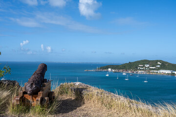 Blick von der Festungsruine auf Marigot