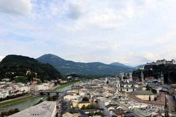 Blick auf die Altstadt und die Umgebung von Salzburg